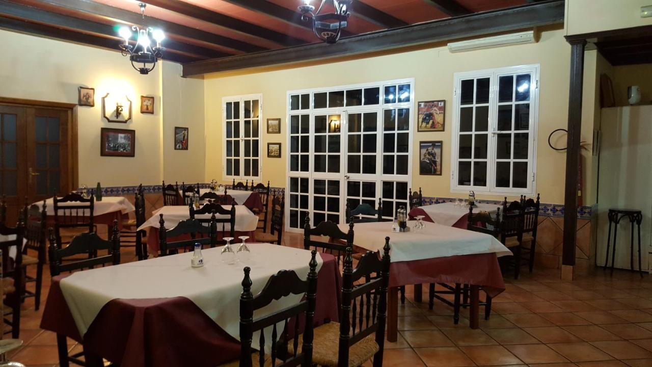 Hostal Restaurante El Lirio Bollullos Par del Condado Exterior photo